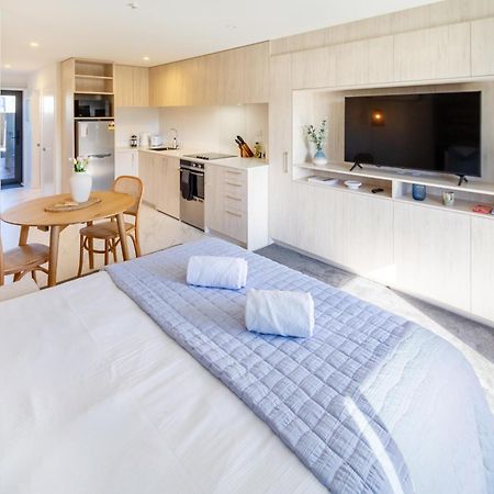 Downtown Delight: Studio At 8 Wilmer With Backyard Christchurch Luaran gambar