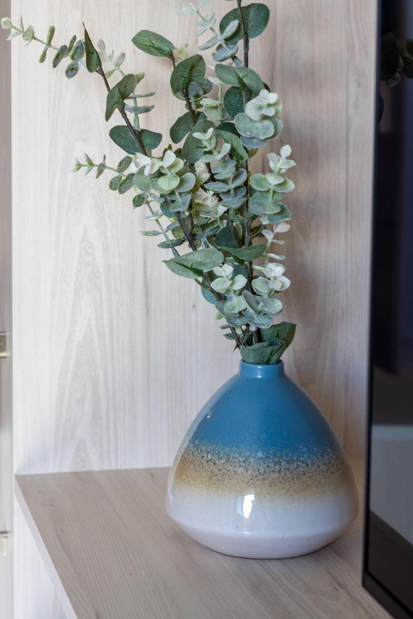 Downtown Delight: Studio At 8 Wilmer With Backyard Christchurch Luaran gambar
