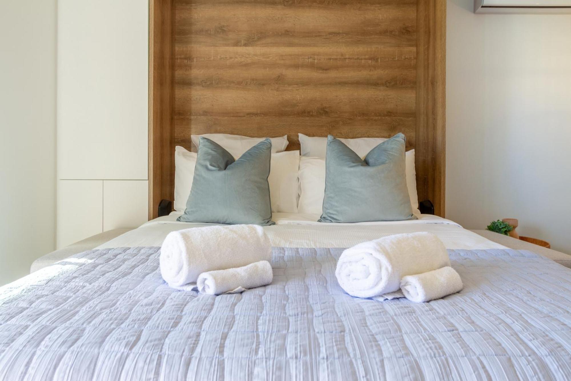 Downtown Delight: Studio At 8 Wilmer With Backyard Christchurch Luaran gambar